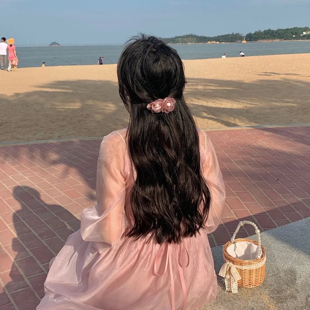 吉丝兰·马克斯韦尔：富淫